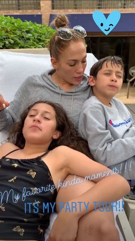 Jennifer Lopez Cuddles Twins Max And Emme In Chicago