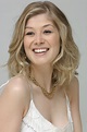 Rosamund Pike: Biografía, películas, series, fotos, vídeos y noticias ...