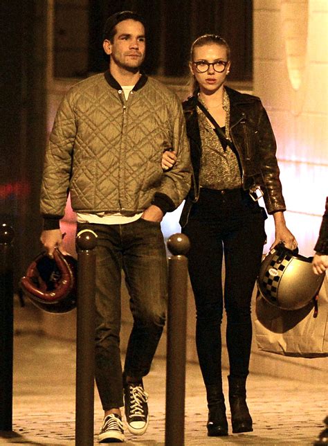Scarlett Johansson Romain Dauriac Photo Engaged Couple In Paris