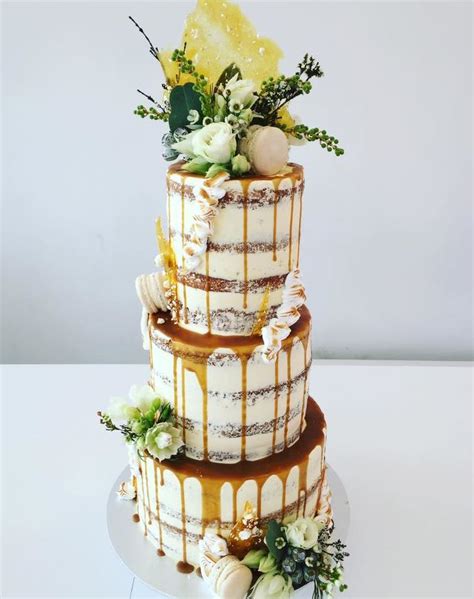 Couples want to celebrate their impending nuptials, and what better way than to feature a beautiful cake? Engagement party cakes to suit every couple | Easy Weddings