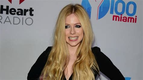 Avril Lavigne Went Partying Without Her Giant Wedding Ring Sheknows