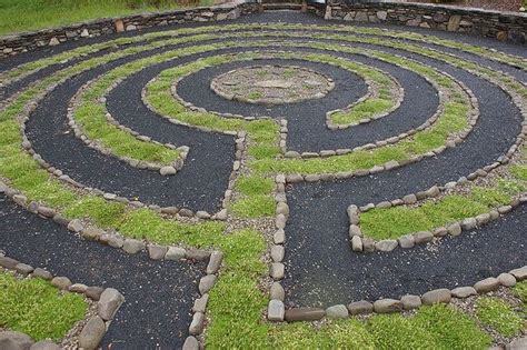 Huge But Simple Labyrinth Garden Labyrinth Design Labyrinth