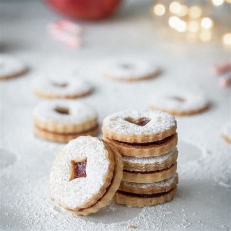 Delicious short crust cookies with currant jelly. Austrian Jelly Cookies / Peanut Butter and Jelly Linzer ...