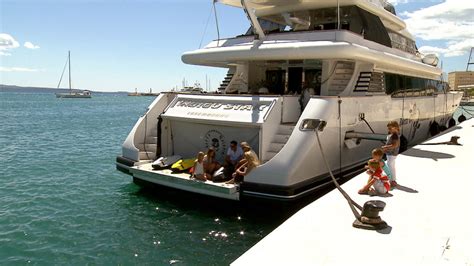 Du wolltest schon immer wissen, wie es in unserer yacht aussieht? Die Geissens - Eine schrecklich glamouröse Familie! Bilder ...
