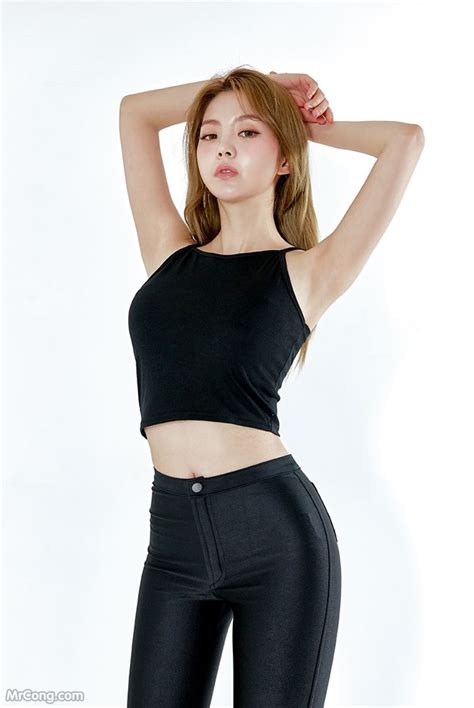 💓 Lee Chae Eun Beauty Shows Off Her Body With Tight Pants 22 Pictures