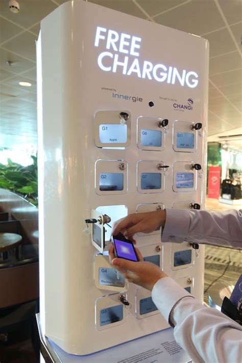Mobile Phone Charging Station At Singapores Changi Airport Diseño De