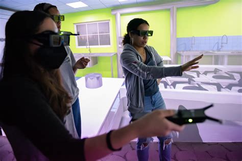 College Of Sciences Newsnew Virtual Reality Lab Opens Fresh Psychology