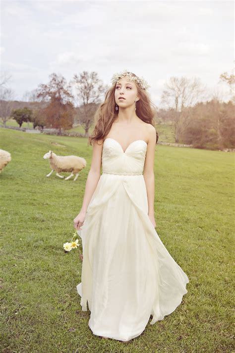 Country wedding calls for special country style wedding dresses. Memorable Wedding: Create A Rustic Country Chic Wedding