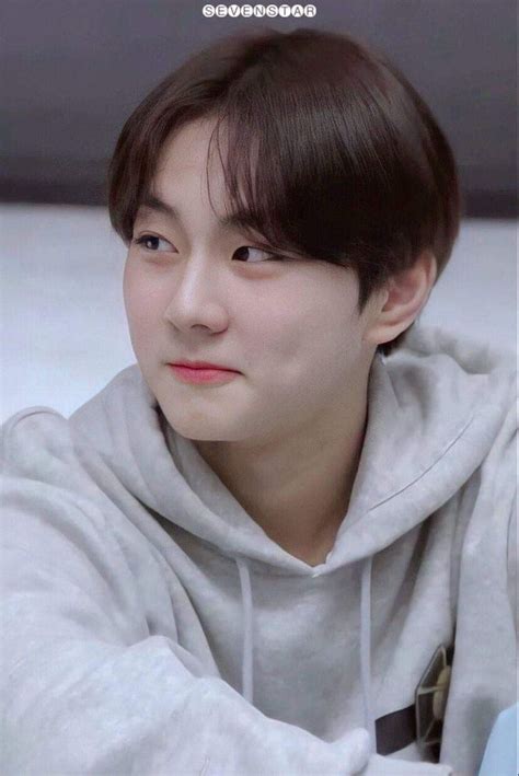 Look at how cute jungwon stepped out @enhypen_members @enhypen #enhypen pic.twitter.com/rlzcd0owjr. Jungwon di 2020 | Orang, Gambar, Lucu