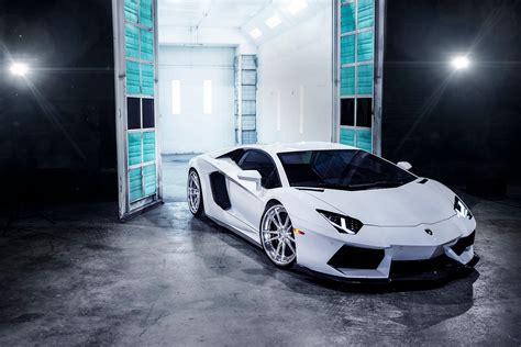 White Lamborghini Aventador Wallpaper