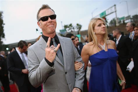 3 de agosto de 1963) 1 2 3 es un músico estadounidense conocido por ser el vocalista, guitarrista rítmico y principal compositor de la banda de thrash metal metallica, además de ser cofundador de la misma junto con lars ulrich. James Hetfield and Francesca Hetfield Photos Photos - Zimbio