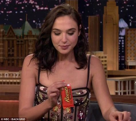 Gal Gadot Eats A Reeses Peanut Butter Cup For First Time Daily Mail