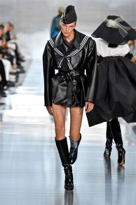 This Models Runway Stomp Has Eclipsed All Else At Paris Fashion Week Huffpost Entertainment
