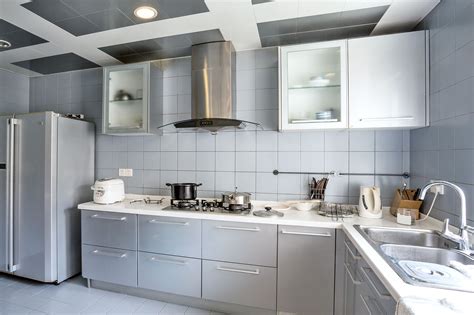 Redo your kitchen in style with elle decor's latest ideas and inspiring kitchen designs. Grey Kitchens - Sharp and streamline kitchen design