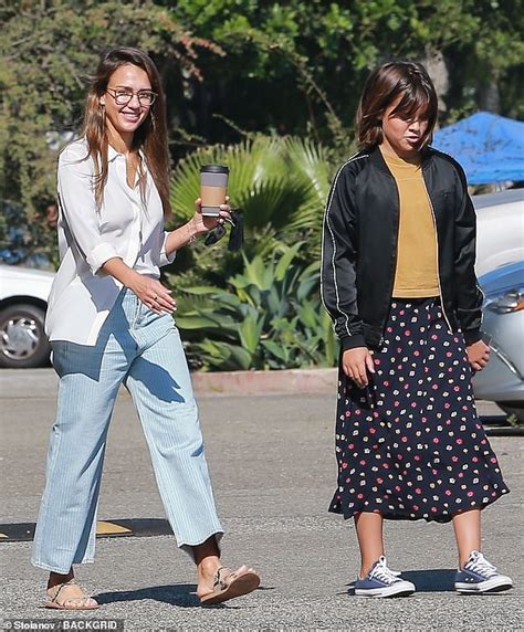 Jessica Alba Steps Out In Style With Her Mini Me Daughters Honor And Haven Daily Mail Online
