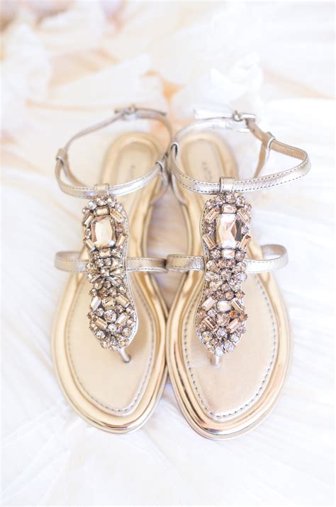 Glitzy Sandals For A Beach Wedding Zapatos Shoes Shoes Flats Sandals Shoe Boots Flat Sandals