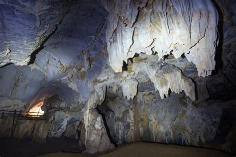 Inside The Pha Thao Cave In Vang Vieng Stock Image Image Of Caving
