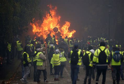 Photos Of The Paris Yellow Vest Riots The Atlantic