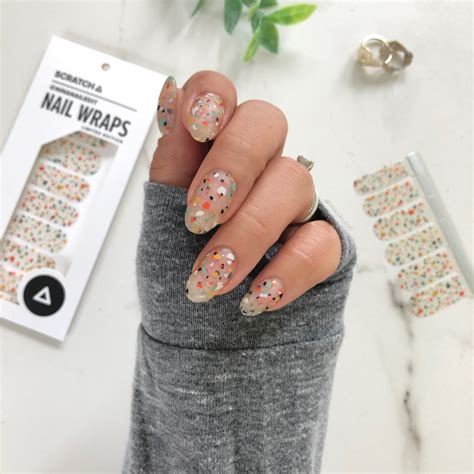 Get nailed shows us a super simple way to make marble nails out of saran wrap! DIY manicures: 7 stylish nail wraps to try in Hong Kong — Hashtag Legend