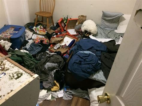 Photos From The Most Disgusting Neckbeard Nests Will Make You Vom