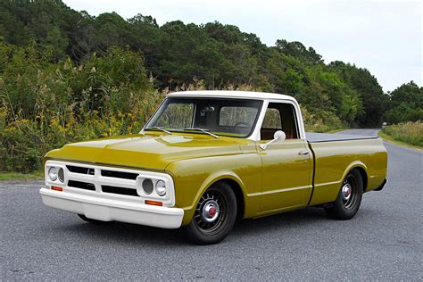 Thise 1967 Gmc Fleetside Has The Right Look Thanks To Subtle Updates