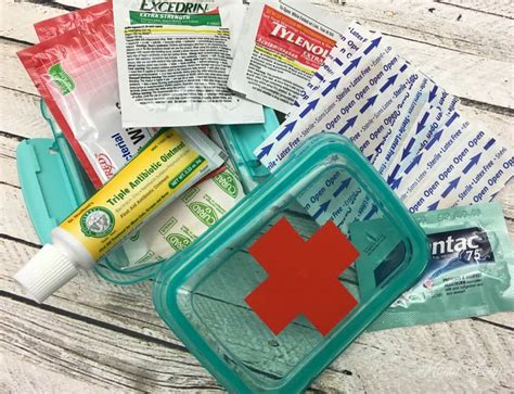 Diy Dollar Store Mini First Aid Kits Mama Cheaps