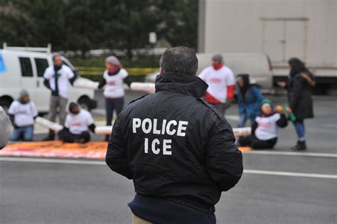 Ice Officer Convicted Of Accepting Bribes And Sex For Immigration Documents