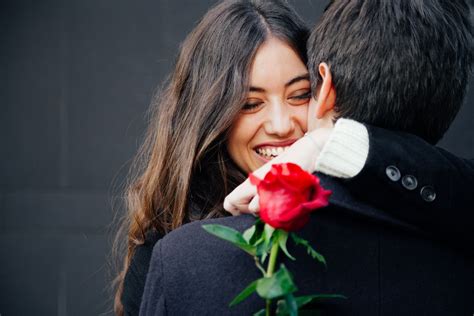 At what point does dating become a relationship? 5 Main Differences Between Dating And Being In A Relationship
