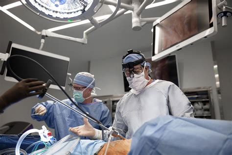 Leading The Way In Robotic Surgery For Lung Cancer Nyu Langone News