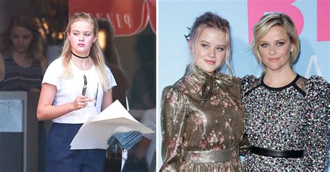 Reese Witherspoons Daughter Ava Phillippe Waits On Tables At La Pizzeria Metro News