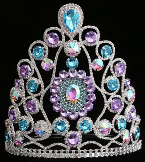 lauren 👑💎🌹🌴🌺 ️ ♌️ adlı kullanıcının pageant crowns trophies panosundaki pin