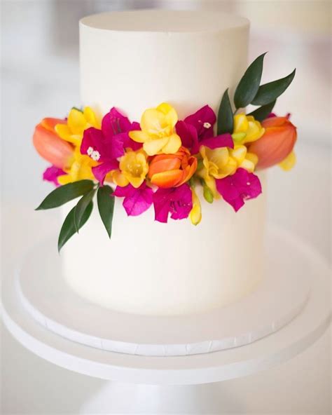 We've found six wedding cakes with flowers that include 16 of the most stunning flowers for wedding cakes. Buttercream cake with tropical flowers | Tropical wedding ...