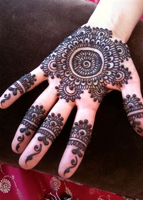 Best Gol Tikka Mehndi Designs 2017 2018 To Try On Events