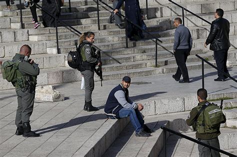 Mais imagens de stock similares. Palestinos mudam hábitos para evitar provocar desconfiança ...
