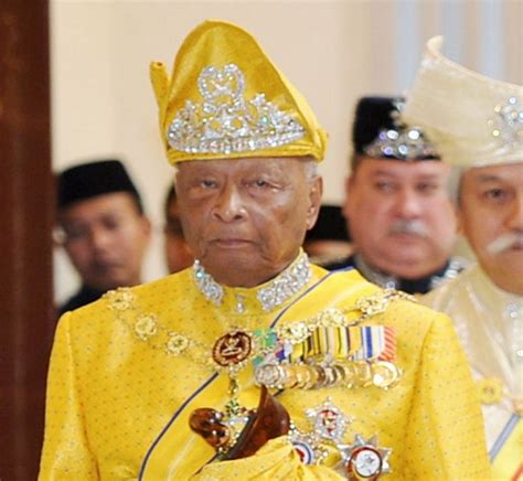 Mahathir slams malaysian gov't for shortened parliament meet. Agong's father Sultan Ahmad Shah dies | Nestia