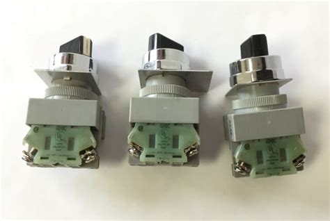 Lot Of 3 Idec Asw Selector Switches 2 Position Maintained 1x No