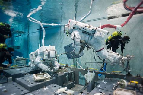 Combien D Astronautes Dans L Iss - Deux astronautes sortent de l’ISS pour réparer une fuite d’ammoniac