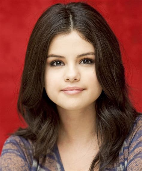 Euphoria's alexa demie shares her '90s glam. 52 Beautiful Hairstyles Of Selena Gomez