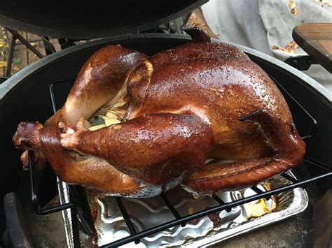 a whole turkey is being cooked on the grill