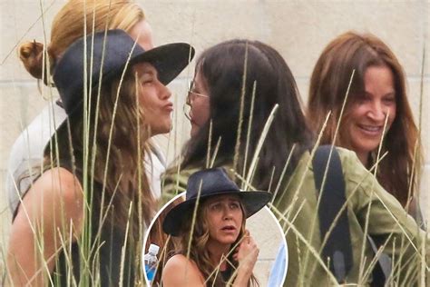 Jennifer Aniston And Courteney Cox Share A Friendly Kiss As They Arrive