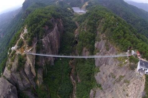 Najdłuższy Szklany Most Na świecie 300 Metrów Nad Ziemią Wprost