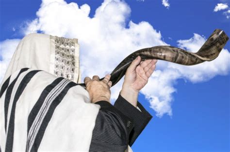 כמו כן, אם הרכב נמצא בבעלות על שם אדם פרטי, יש צורך להציג תצהיר חתום על ידי רואה החשבון של מקום העבודה בלבד. 10 מנהגים וסגולות שחשוב לדעת בחודש אלול - הידברות