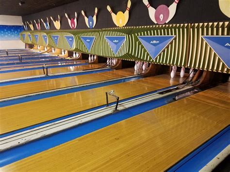 This Vintage Bowling Alley In Northern California Is From The 1960s