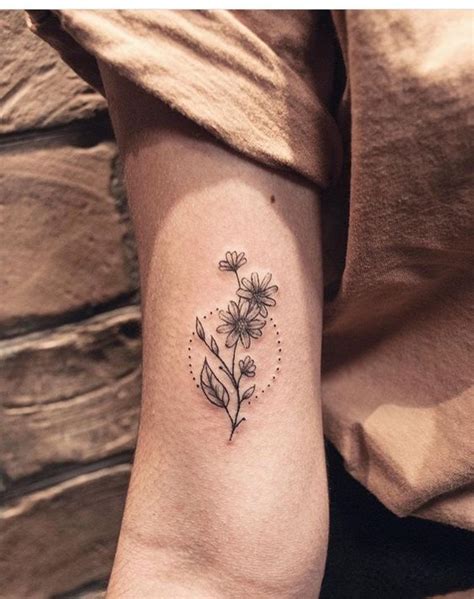 Small tattoos are perfect alternatives for people who love the idea of body art but do not want to overdo it. Pin by nikole23hurlbert nikole23hurlb on art | Simple arm ...