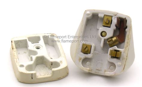 The one which connects the lightning cable. WG Model 229 3 pin plug