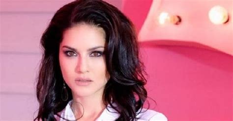 Sunny Leone Pink Lips Hd Video From Her Instagram Going Viral Watch Here Bollywood Mascot