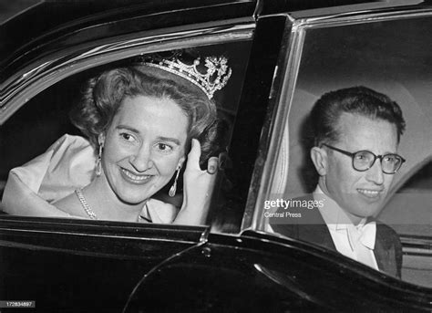 King Baudouin Of Belgium And Queen Fabiola Of Belgium Wave To Crowds News Photo Getty Images