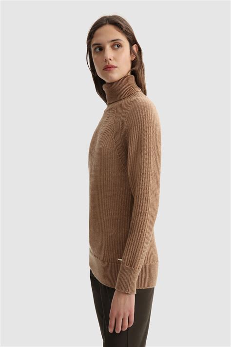 Womens Ribbed Turtleneck Sweater In Virgin Merino Wool Brown