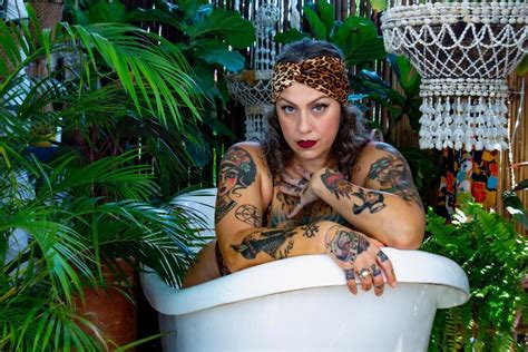 American Pickers’ Danielle Colby Shares Naked Photo Of Herself In The Bathtub As She Teases New