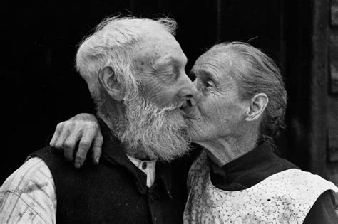 The Kiss Taxonomically Classified Growing Old Together Old Couples Couples